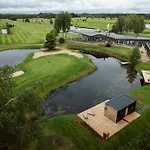 Cr X Rae Golf Apartamento